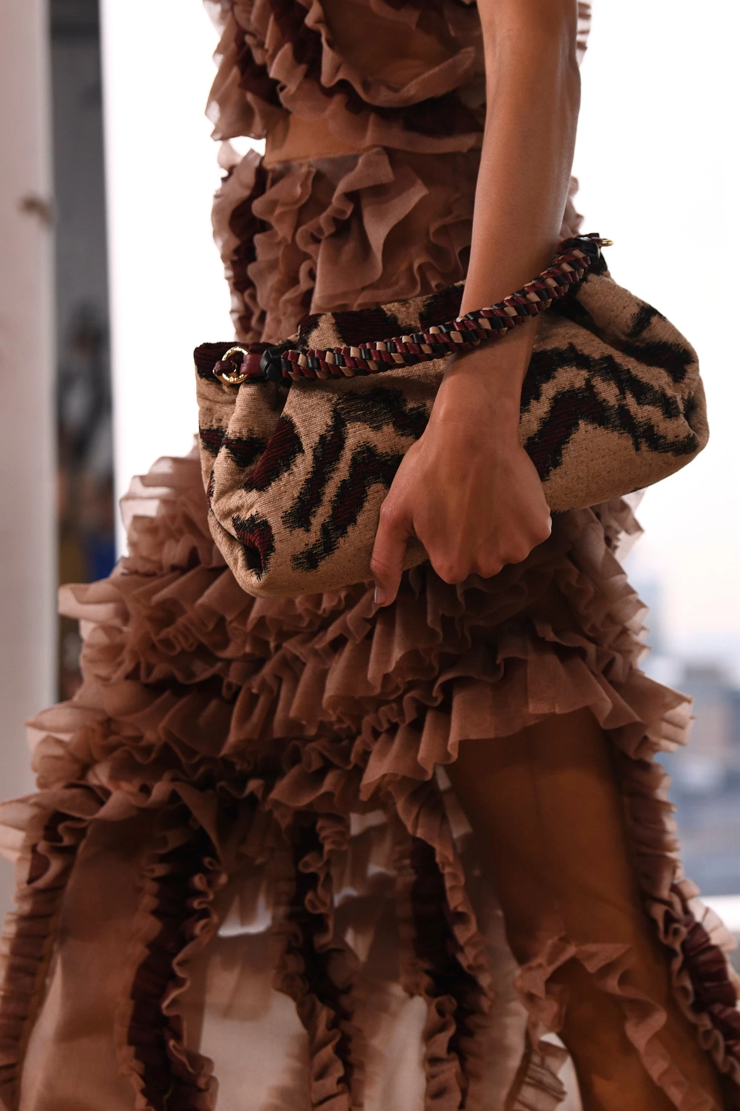 ULLA JOHNSON Remy Soft Convertible Clutch - Obsidian 2 ULLA JOHNSON Remy Soft Convertible Clutch - Obsidian - Image 2