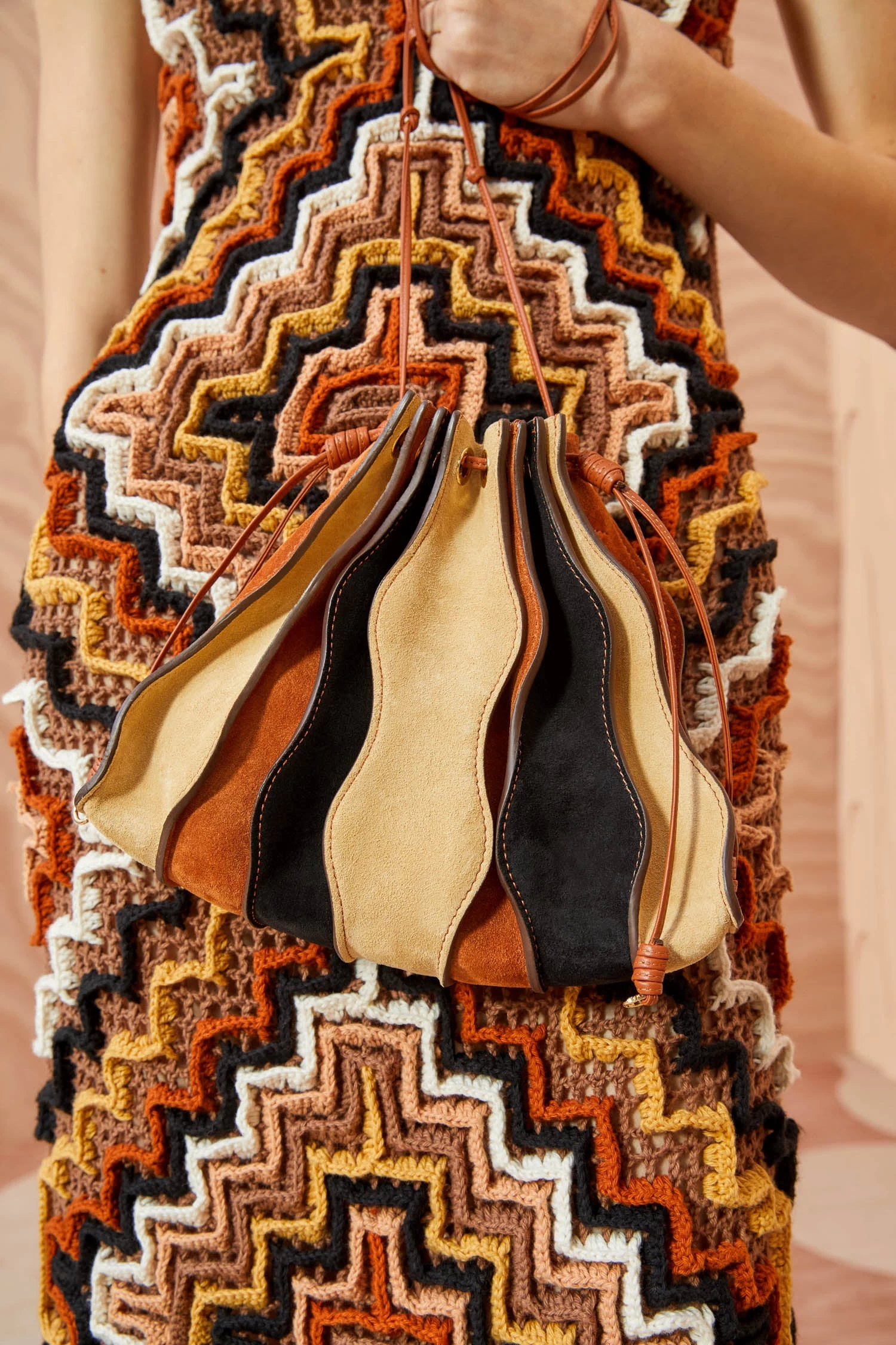 ULLA JOHNSON Adria Small Pleated Wave Bag - Dune Colorblock 2 ULLA JOHNSON Adria Small Pleated Wave Bag - Dune Colorblock - Image 2